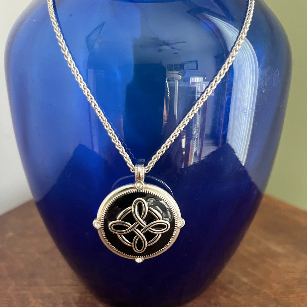 Interlock Noir Reversible necklace. Black on one side gold on the other.